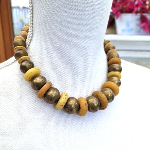 Perles berbères vieux laiton, perles résine bohême maroc pour ce collier unisexe amazigh chleuh berbère ethnique: "equilibre naturel"