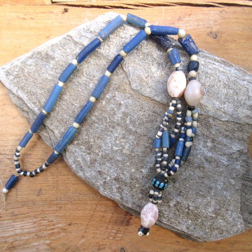 Un collier tribal de toute beauté en perles "djenné" et anciennes agate du néolithique ... : "souvenirs de voyages" .
