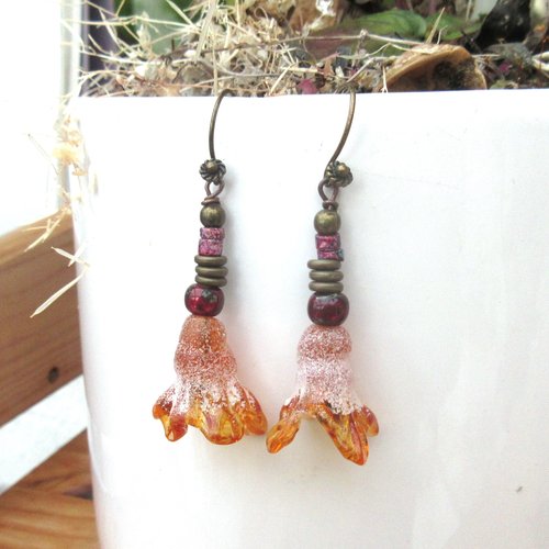 Des boucles d'oreille baroques et asymétriques avec perles artisanales lampwork verre headpins: "un poétique ballet"