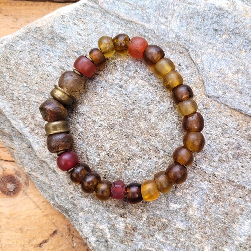 Un bracelet chic et tribal avec perles de fouilles du commerce -afrique , perles laiton : "forces tumultueuses" !!!