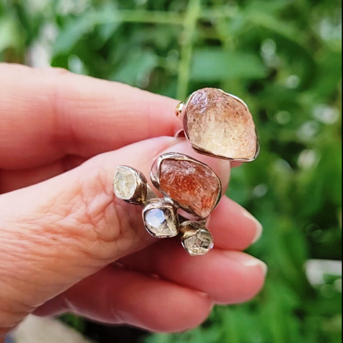 Du côté vintage : une bague lilly barrack en argent massif 925 et or avec superbes cabochons pierre du soleil et herkimer diamant ...