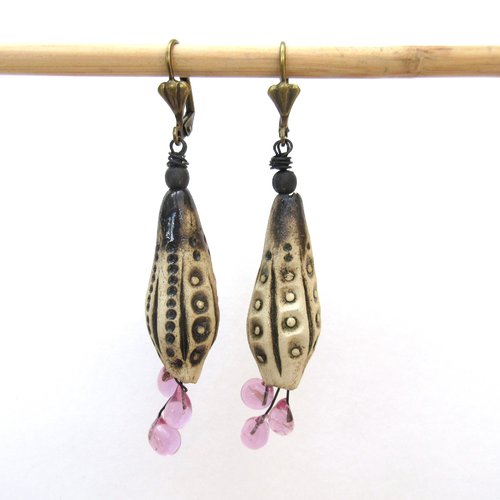 Boucles d'oreille natures, exquises, avec clochettes en céramiques artisanales ... : "résonances intimes"