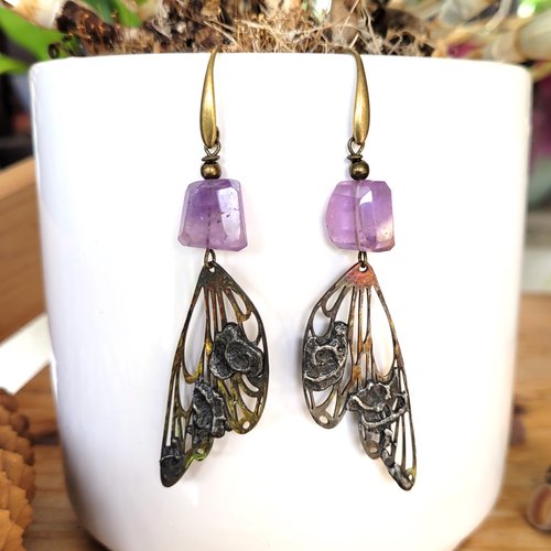 Boucles d'oreille créations artisanales zen, rustiques, breloques ailes étain et grosses perles améthyste : "jardin aux papillons" !!!!!