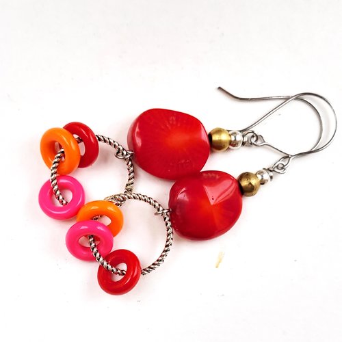 Un prix tout doux pour ces boucles d'oreille cadeau idéal pour ma "maîtresse"  : avec gros pétale corail  ..