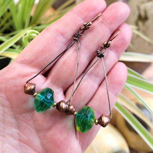 Boucles d'oreille primitives et bucoliques avec perle ancienne vaseline dutch dogon sur structure fer recuit : "douceur estivale"
