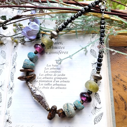 Splendide collier tribal ethnique réalisé avec des perles de collections !!!!: ambre vert, perle hébron: "promesse d'un secret !!"