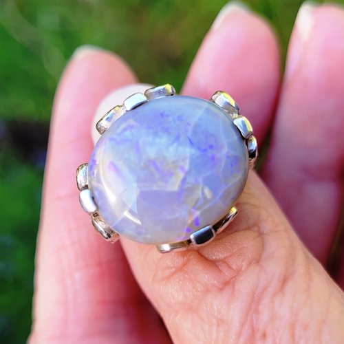 Une splendide bague taille 58 en argent 925 avec magnifique cabochon opale d'australie pour le côté vintage ...