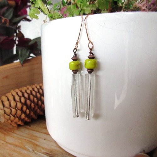 Une originalité authentique pour ces boucles d'oreille citadines boho chics avec pointes cristal de roche.. : "elégance de l'instant"