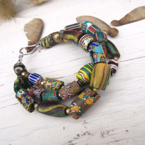 Un bracelet tribal unisexe 3 rangs avec perles "african trades beads" de collection , perles millefiori ....: "la magie du rythme"