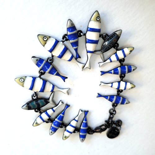Un bracelet vintage lol avec breloques poissons en émail, pour la belle saison  ... : "sardines de juillet"