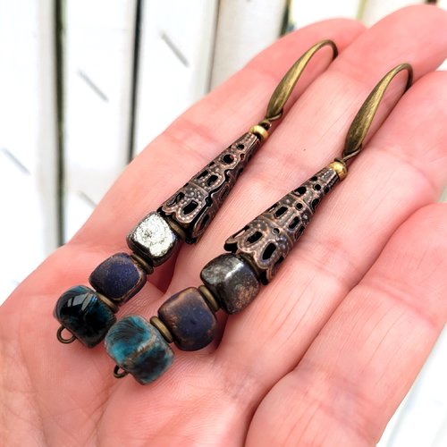 Des boucles d'oreille boho chics baroques cône bronze et céramique pods d'artiste .....: "ritournelle intemporelle"