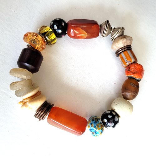 Un bracelet unisexe ethnique chic tribal avec cornaline, perles style pandora, verre dutch dogon..: "esprit bohème"