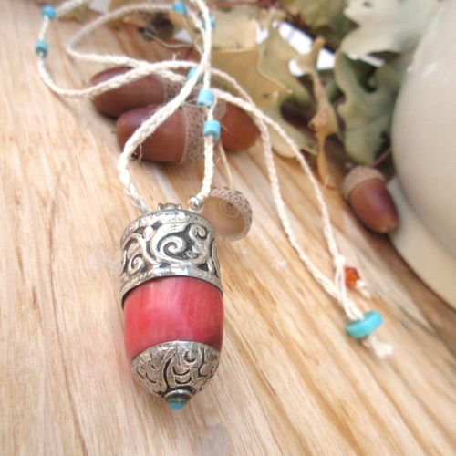 Corail et turquoise au rendez-vous pour ce collier tribal tibétain : "magie du moment:"