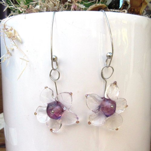 Un petit prix pour ces boucles d'oreille romantiques avec lampworks fleurs d'artiste : "fraîcheur de la rosée !!!!"