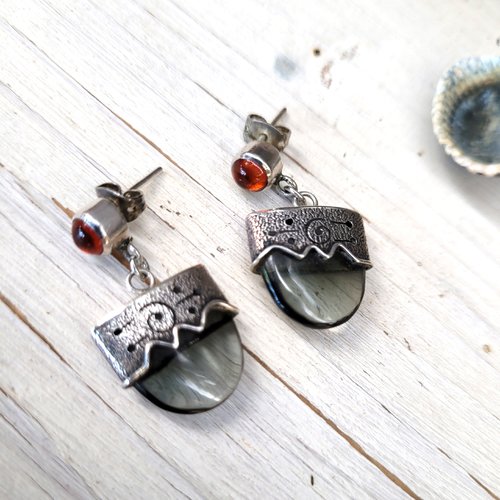 De coquettes boucles d'oreille en argent 925 avec perle quartz fumé et ambre baltique : "murmure de soie" !!!!!!