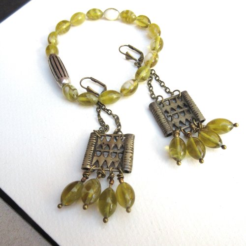 Une parure hippie, nomade et tribale avec bracelet et boucles d'oreille: "des destins sans age"