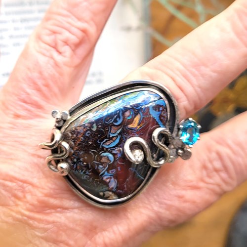 Splendide bague ajustable en argent 925 , avec cabochon koroit boulder opale d'australie et topaze bleue : cadeau pour elle !!!