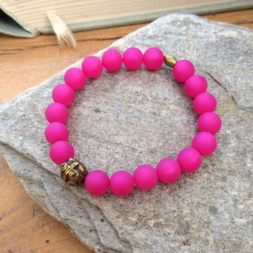 Un petit prix pour ce bracelet unisexe shabby chic avec perles forme ronde en résine polaris