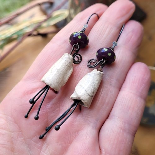 Boucles d'oreilles boho chics urbaines avec perles en céramique raku !!! : "devinettes"
