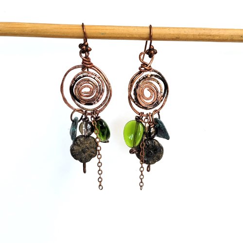 Des boucles d'oreille primitives et éclectiques avec structure en pur cuivre et fleur pyrite, péridot.. !!: "soleils re: "soleils rebels":