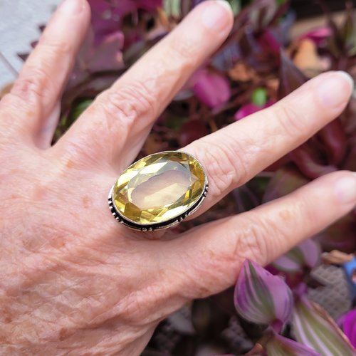 Cadeau amitié : une bague taille 59.5 en argent massif 925 avec un gros cabochon de citrine facettée  !!!!