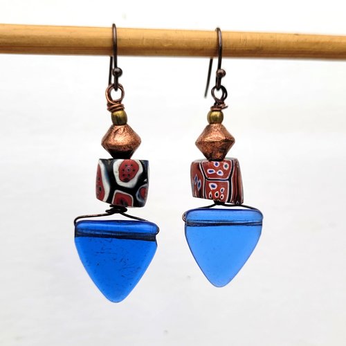 Des boucles d'oreille hétéroclites, un rien asymétriques, tribes, grungy avec perles vénitiennes millefiori: "héritage du vent"