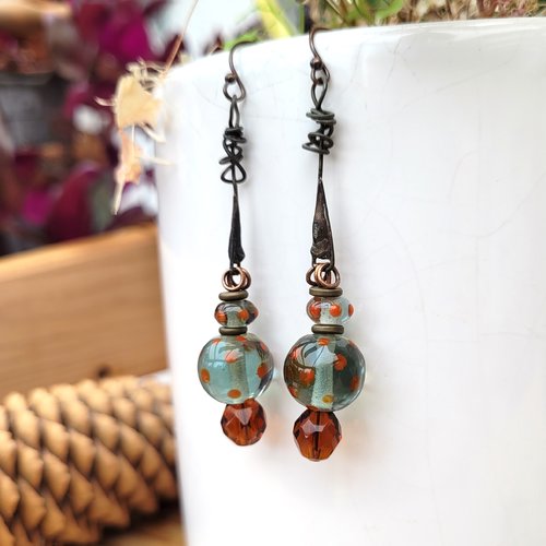 Des boucles d'oreille primitives, élégantes, racées avec perles filées au chalumeau ....: "murmures de douceur"