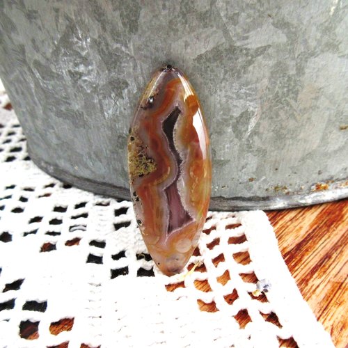 Un splendie cabochon d’agate agua nueva : pierre de designer , 47mm x 18 mm pour la confection de bijoux