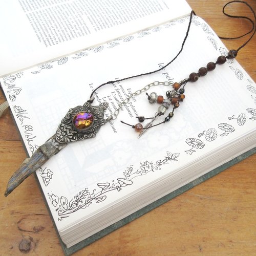 Un collier celtique en chanvre tressé et cyanite : "viking quest"