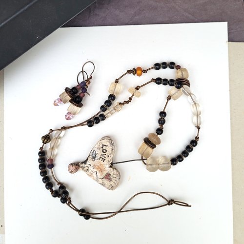 Parure collier sautoir shabby chic avec coeur en céramique artisanale et boucles d'oreille assorties en cadeau !!!!: "félin pour l'autre"