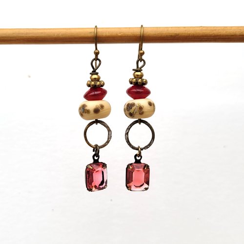 Splendides breloques retro en verre cristal pour ces boucles d'oreille de style baroque : "ne m'oublie pas"