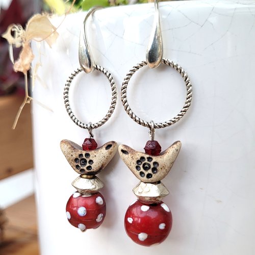 Des boucles d'oreille du bonheur avec perles en verre ancien vénitien, perles argent berbère, céramique pioupiou: "cadeau pour elle"