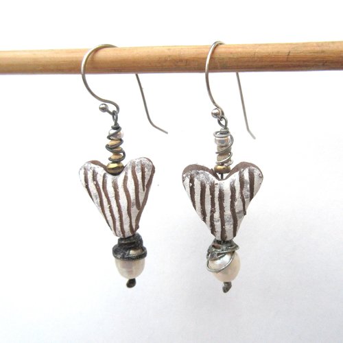 De la tendresse à petit prix pour ces boucles d'oreille avec céramique coeur d'artiste  ... !!!!!