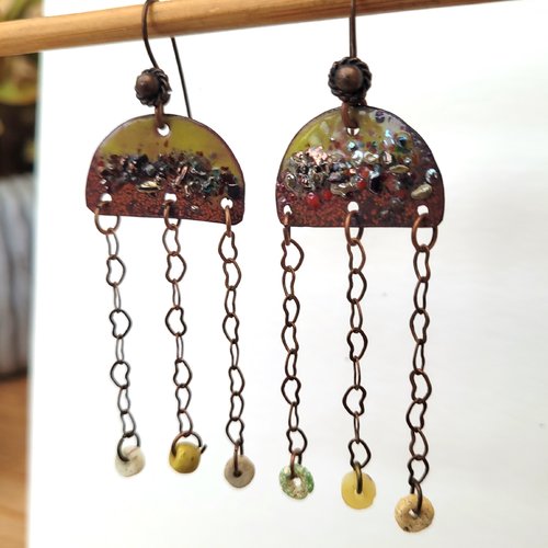 Boucles d'oreille shabby chics avec émail artisanal et perles de fouilles : "poétiques arômes"