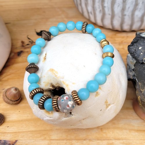 Un bracelet unisexe, ethnique, tribal avec perles en verre vénitien et perles amazonite : "lumière fugace"
