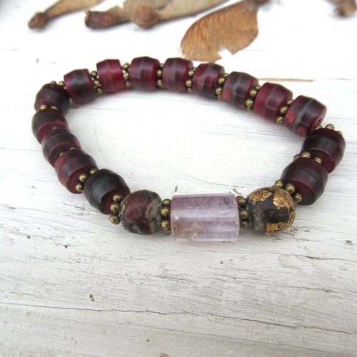 Un bracelet intemporel unisexe avec ces perles d'exception anciennes en corne et perle améthyste : "inspiration de l'ame"