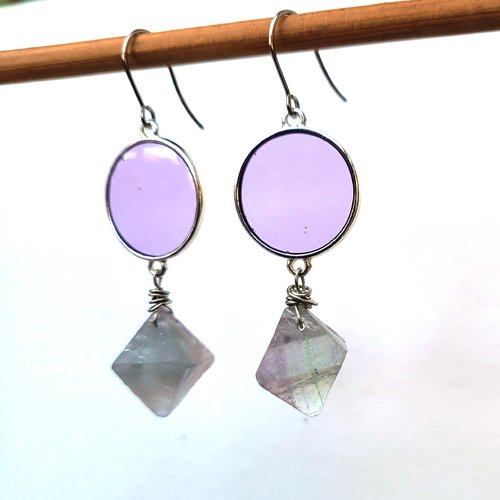Des boucles d'oreille de caractère , poétiques et minimalistes avec nugget de fluorite !!!! = "les larmes du brouillard "