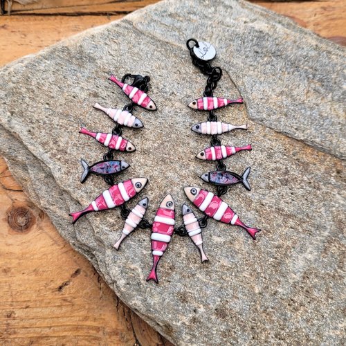 Un bracelet vintage lol avec breloques poissons en émail, pour la st valentin  ... : "sardines d'avril"