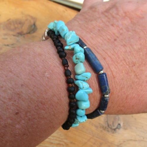 Un bracelet unisexe, 3 rangs , du caractère et citadin avec pierres fines : "les pages d'une vie"