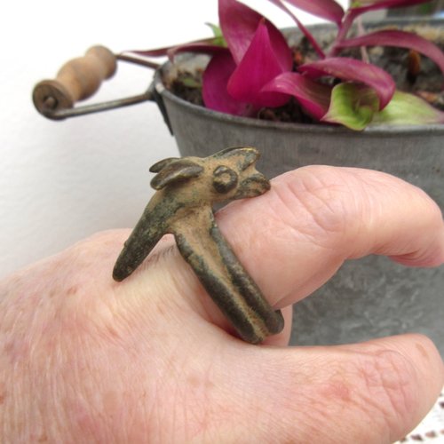 Côté vintage : une bague ancienne en laiton lobi afrique, divination poisson- taille 65, burkina faso- art tribal