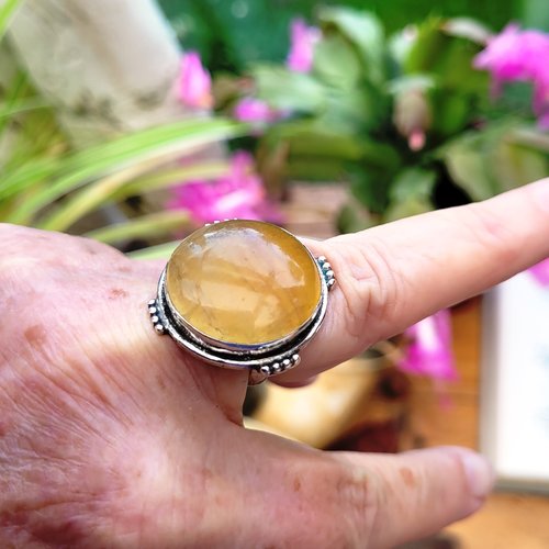Une bague argent massif faite main, taille 58,5, avec un superbe cabochon d'agate .... pour le côté vintage !!!!