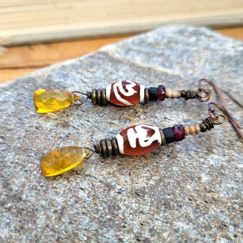 Des boucles d'oreilles poétiques avec habit de mystère, goutte de calcédoine..  !!! : "nature vagabonde"