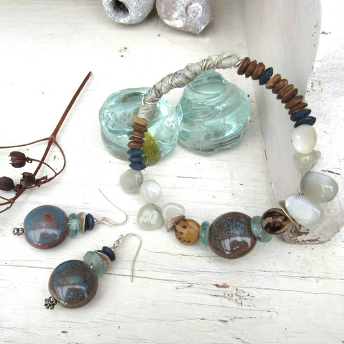 Pour la fête des mères, une parure bracelet et boucles d'oreille aux accents de tendresse: "brise de terre"