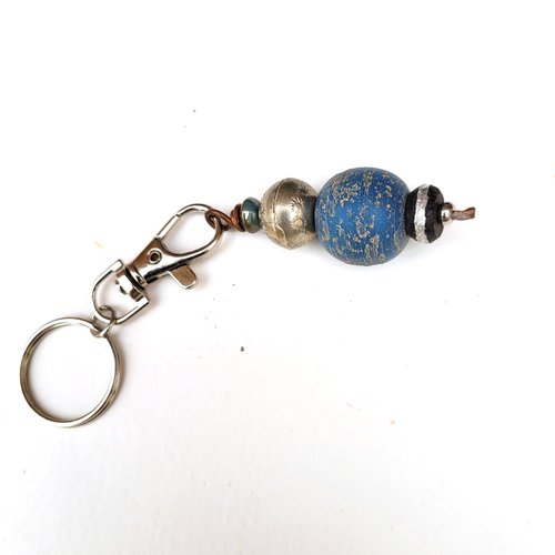 Un pendentif précieux ... ou un bijou de sac singulier ..... ????? : "traces séculaires"