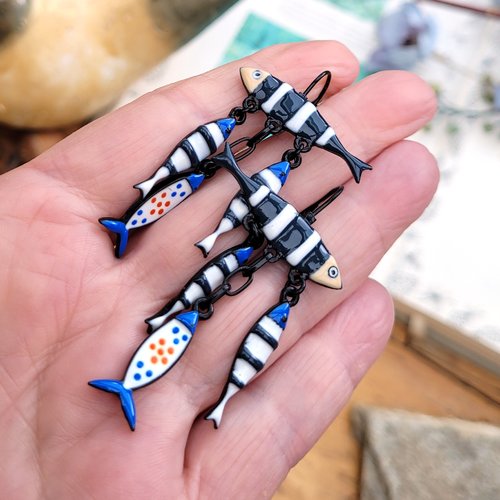 Boucles d'oreille breloques poissons en émail ... : "sardines dans l'eau"