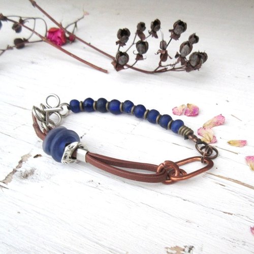 Un bracelet unisexe , industriel et hétéroclite avec anneaux verre artisanal : "témoins d'aventures"