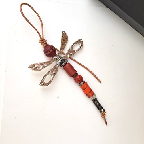 La libellule camille : pendentif, bijou de sac , petit grigri ... . à vous de choisir .... !!!