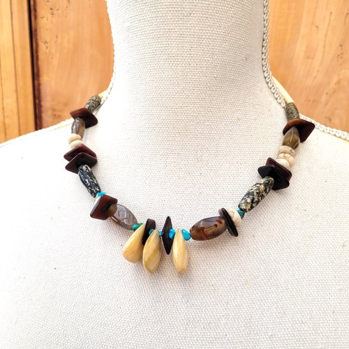 Collier grand "ras de cou" shabby chic avec perles nacre, agate, granit .. :  "réveillés de la vie"