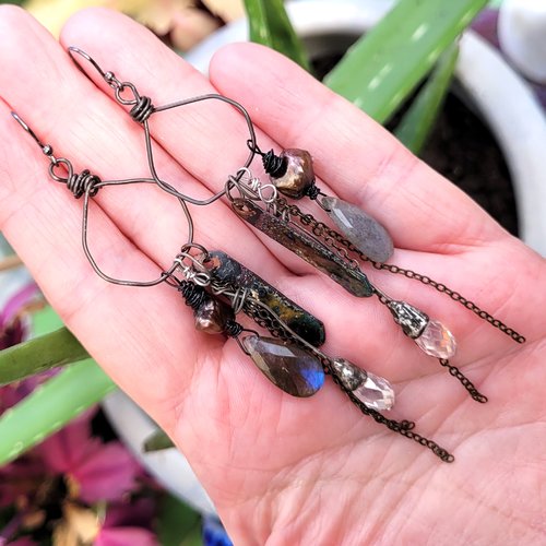 Des boucles d'oreille de style créoles et ethniques, petits talismans zen ....: "infinie délicatesse"