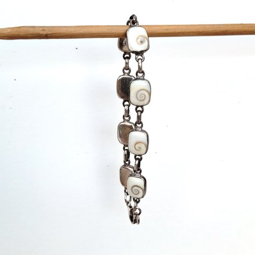 Vive la fête des mères avec ce bracelet minimaliste en argent et oeil ste lucie en forme de carrés !!!!! : "coup de coeur"